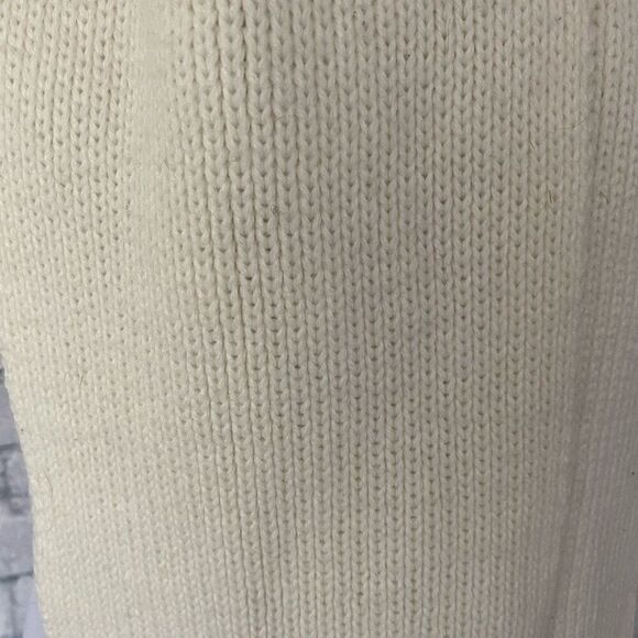 Bebe women OS Winter beanie and scarf white w/black writing - Picture 6 of 10